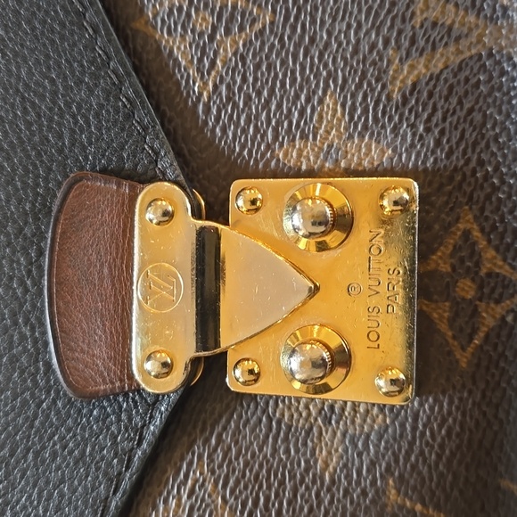 Louis Vuitton, Pallas Shoulder/Crossbody Chain Monogram Canvas Bag with Calfskin - Picture 3 of 16